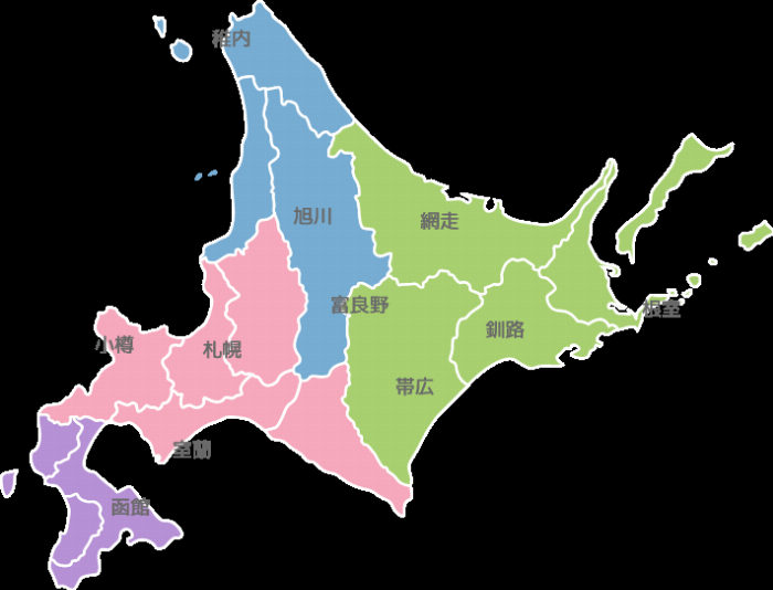 別春館の梅酒試飲コーナーに並ぶ色とりどりの梅酒ボトル