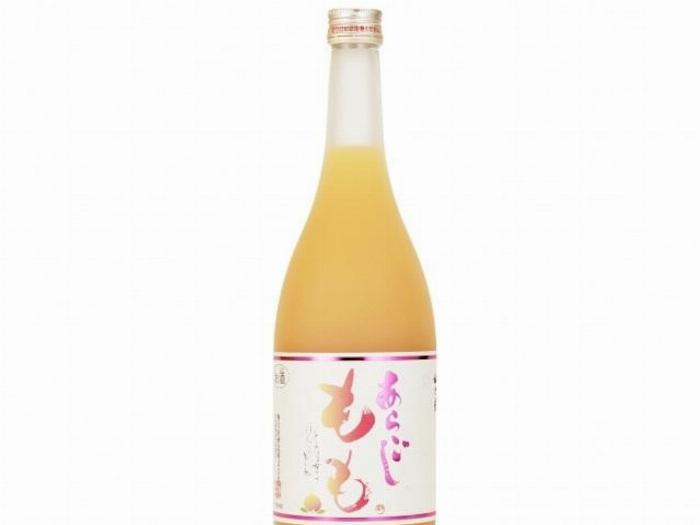 コストコの請福酒造沖縄マンゴー梅酒のボトルと新鮮なマンゴー