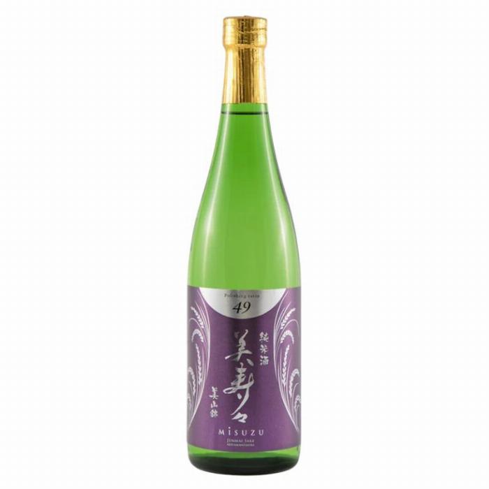 アルコール度数20度以下の日本酒ベース梅酒と青梅が並べられた美しい写真