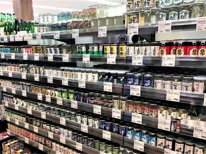 新潟の酒蔵で造られる日本酒ベースの梅酒と美しいグラス