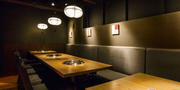 さつまの梅酒の様々な飲み方、ロック、ソーダ割り、お湯割りが並んでいる様子