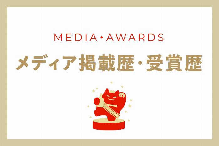 ロックグラスに注がれる琥珀色の高級梅酒の美しい瞬間